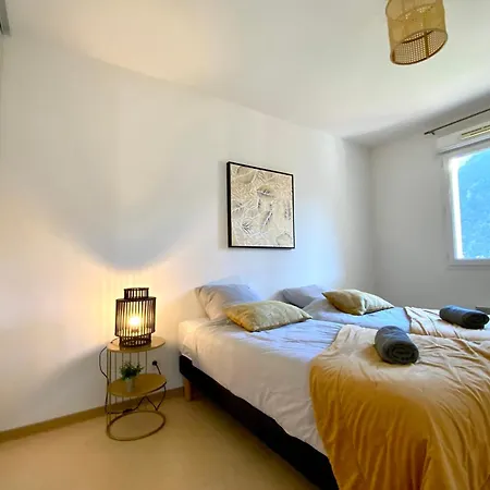 C06 Les Naiades- 2 Bedrooms For 5 People ! בית נופש